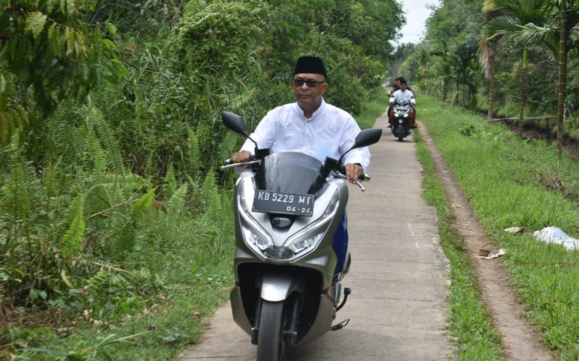 Syarif Takjub Jalan Mulus Menuju Desa Pasak Piang Kubu Raya